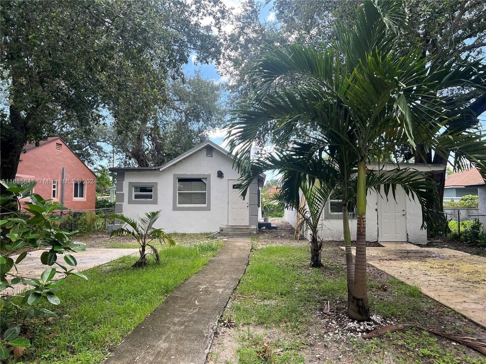 8351 NW 15th Ave in Miami, FL - Building Photo