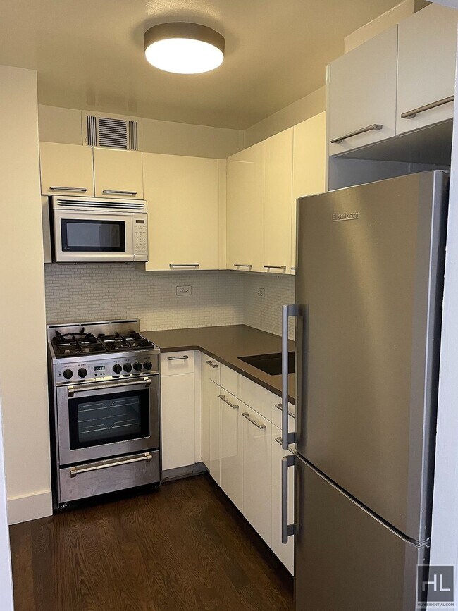 EAST 63 STREET in New York, NY - Building Photo - Building Photo