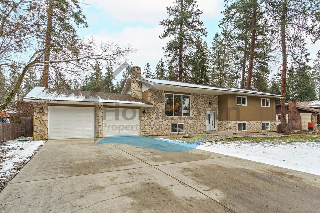 4759 E Alpine Dr in Post Falls, ID - Building Photo