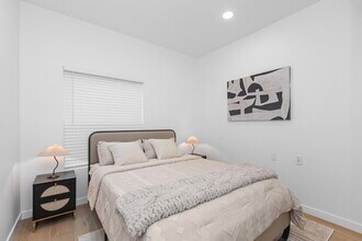 6704 Saranac St in San Diego, CA - Foto de edificio - Building Photo