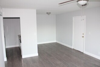 1766 Abbey Rd in West Palm Beach, FL - Building Photo - Building Photo