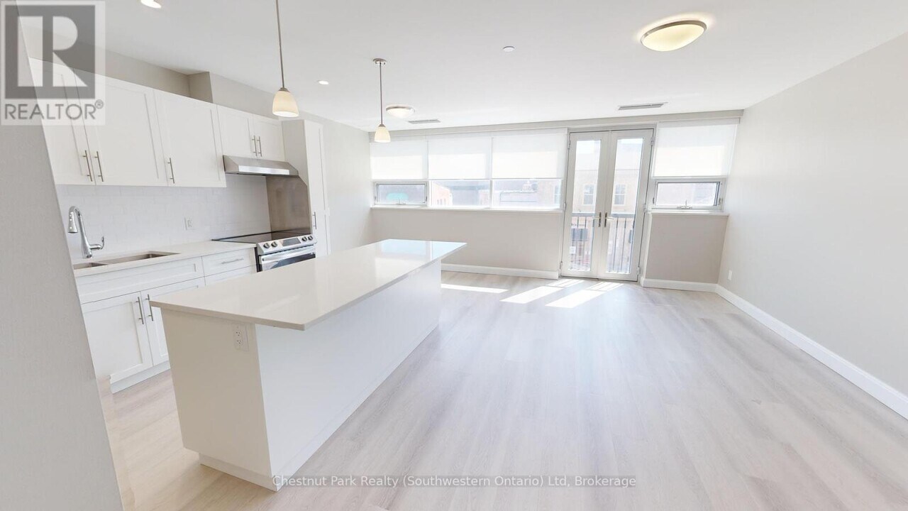 2-212 Quebec St in Guelph, ON - Building Photo