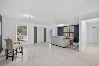 8609 Fish Lake Rd in Tampa, FL - Building Photo - Building Photo