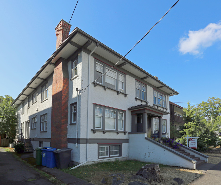 1333 Fort St in Victoria, BC - Building Photo