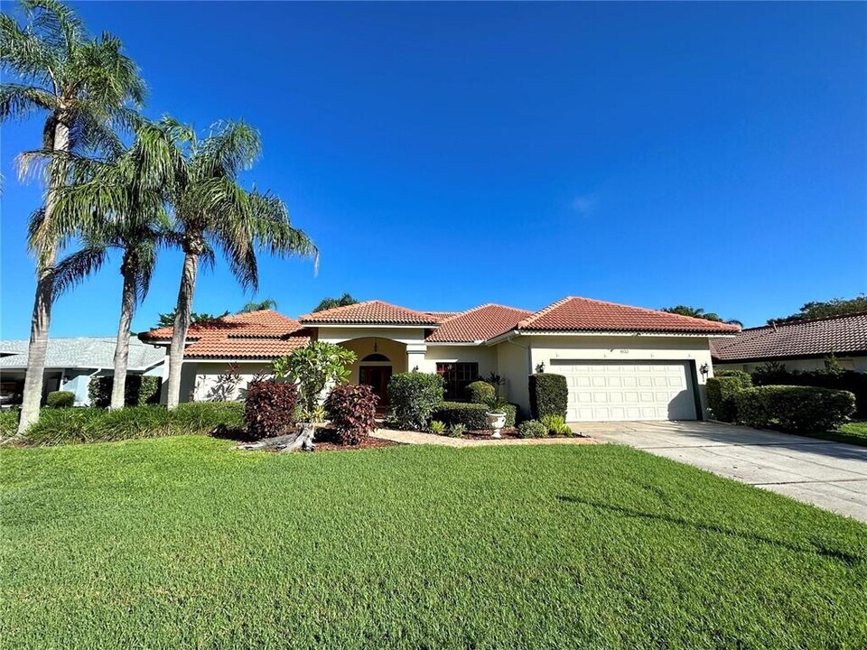 8133 Misty Oaks Blvd in Sarasota, FL - Building Photo