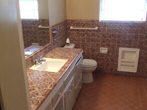 5725 Trail Lake Dr in Fort Worth, TX - Building Photo - Building Photo