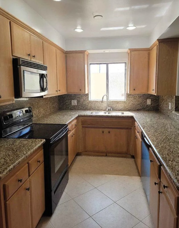 810 Edgewood St in Inglewood, CA - Building Photo - Building Photo