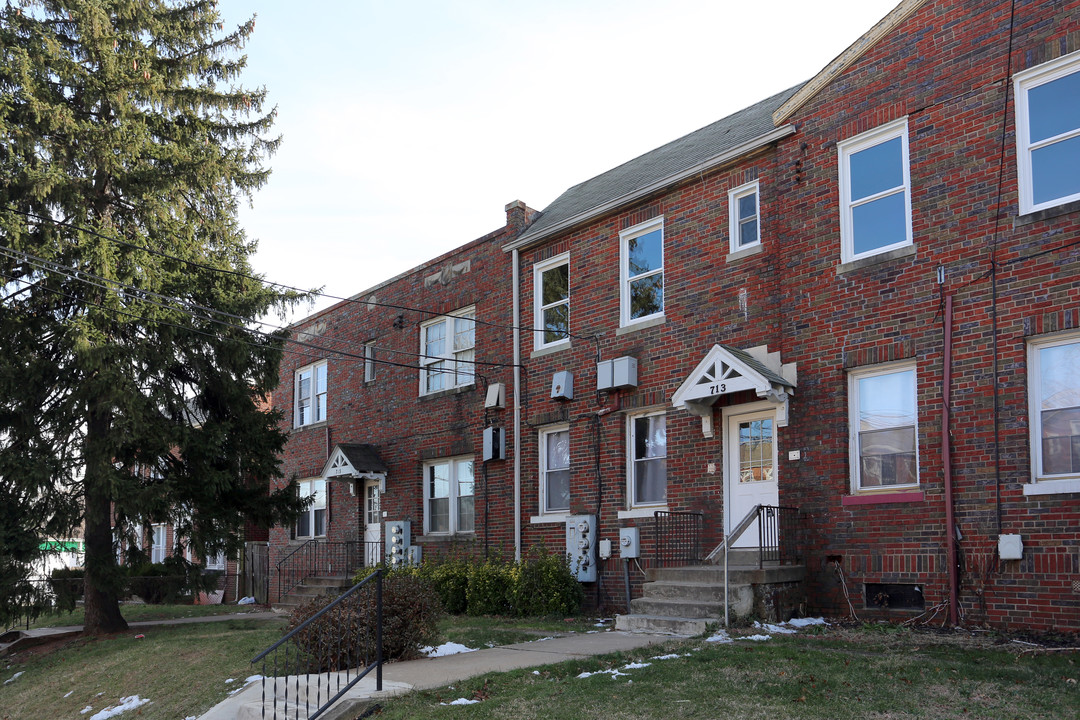 713-715 Irving St NE in Washington, DC - Building Photo