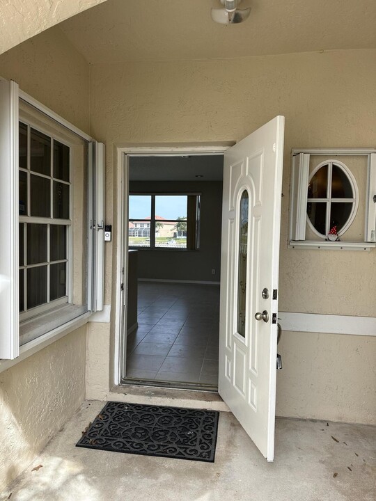 7302 Burgess Dr in Greenacres, FL - Building Photo