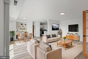 214 Locust St SE in Vienna, VA - Building Photo