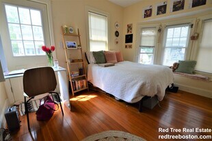 74 Brooks St in Boston, MA - Building Photo