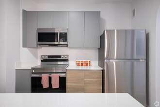 1357 W Estes Ave in Chicago, IL - Building Photo - Building Photo