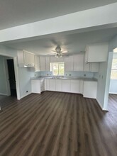 1007 E Grand Ave in Comanche, TX - Building Photo - Building Photo