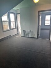 220-222 Beardsley Street, 3rd floor in Bridgeport, CT - Foto de edificio - Building Photo