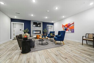 6804 Westview Dr in Houston, TX - Building Photo - Building Photo