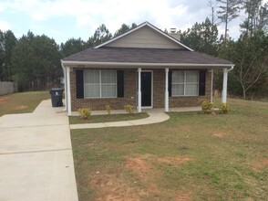 3970 Cypress Pointe Dr in Union City, GA - Building Photo - Building Photo