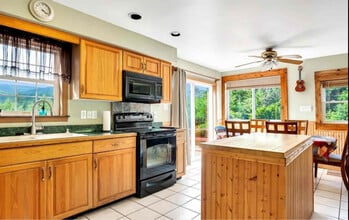 2101 State Hwy 9N in Lake George, NY - Building Photo - Building Photo