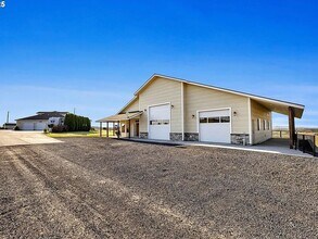 3760 NE Hwy 97 in Madras, OR - Building Photo - Building Photo
