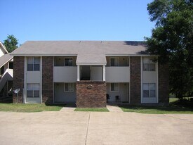 2615 Pecan Knoll St in Bryan, TX - Building Photo