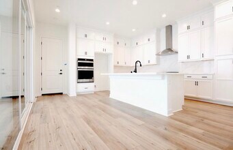 440 Chorus in Irvine, CA - Building Photo - Building Photo