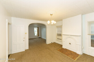280 4th Ave-Unit -2 in Troy, NY - Foto de edificio - Building Photo