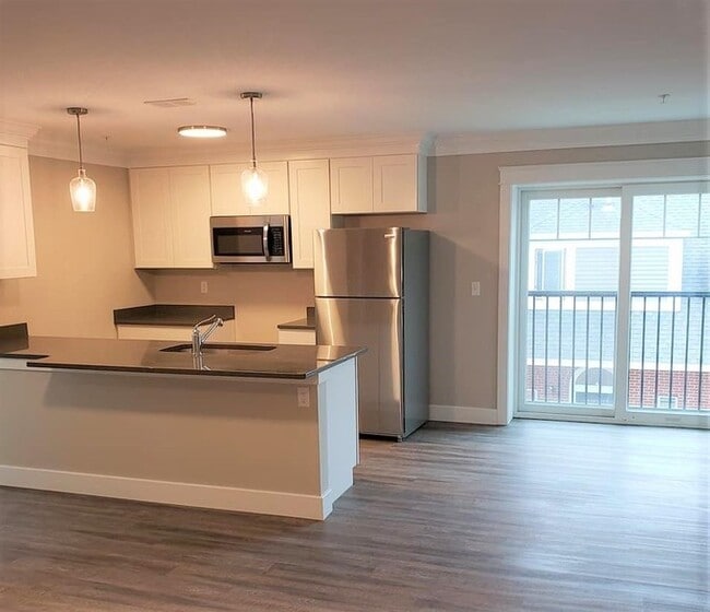 10 4th St, Unit 401 in Dover, NH - Building Photo - Building Photo