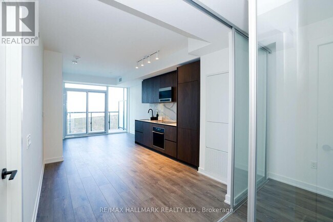 117-3117 Broadway Ave in Toronto, ON - Building Photo - Building Photo