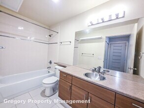 700 E Denny Way in Seattle, WA - Building Photo - Building Photo