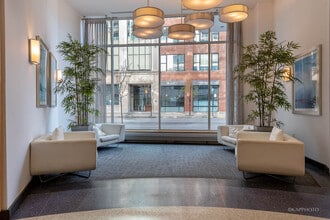 757 N Orleans St, Unit 2110 in Chicago, IL - Building Photo - Building Photo