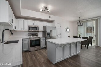 18250 N Cave Creek Rd, Unit 2 in Phoenix, AZ - Building Photo - Building Photo