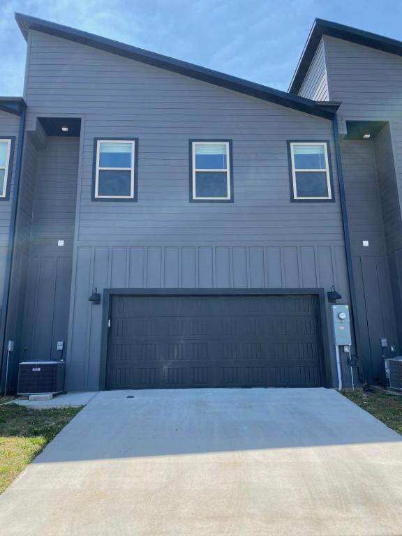 2256 W Moore Ln in Fayetteville, AR - Building Photo - Building Photo