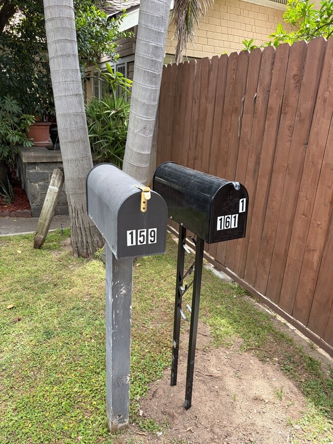 158 N Canyon Blvd in Monrovia, CA - Building Photo - Building Photo