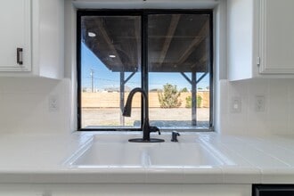 15070 Flathead Rd in Apple Valley, CA - Building Photo - Building Photo