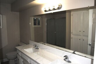 405 Plato Ct in Bakersfield, CA - Building Photo - Building Photo