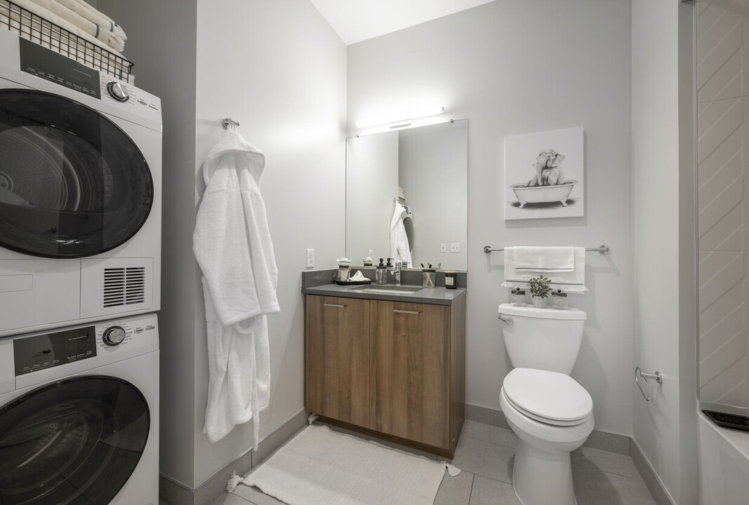 165 Broadway, Unit 1H in Somerville, MA - Building Photo