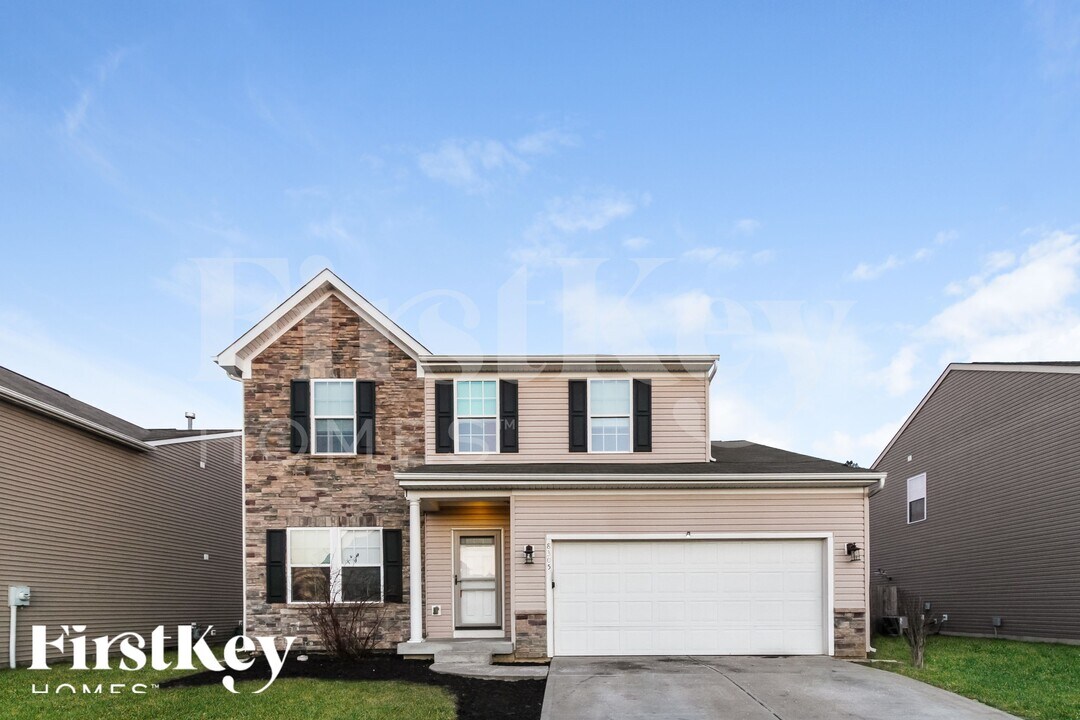 8305 Wheatfield Dr in Indianapolis, IN - Foto de edificio