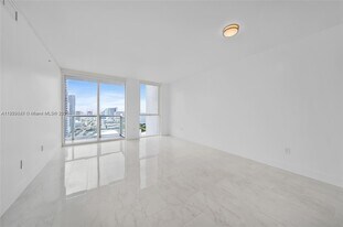 244 Biscayne Blvd, Unit 3704 in Miami, FL - Building Photo