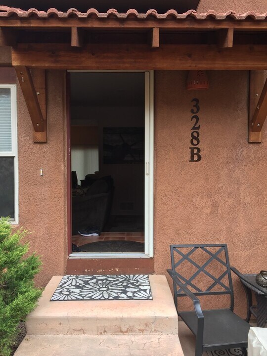 328 Santa Fe Pl in Manitou Springs, CO - Building Photo