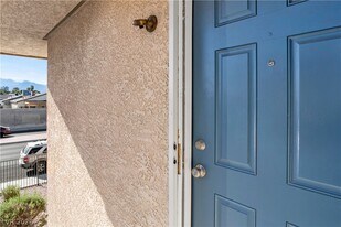 2221 N Jones Blvd in Las Vegas, NV - Building Photo