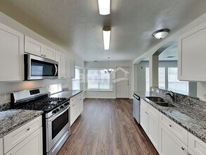 6027 Coventry Falls in Houston, TX - Foto de edificio - Building Photo