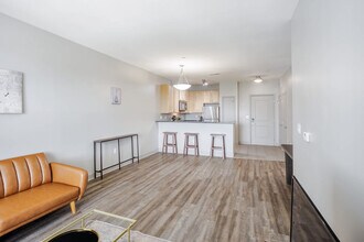 121 E Freedom Way in Cincinnati, OH - Building Photo - Building Photo