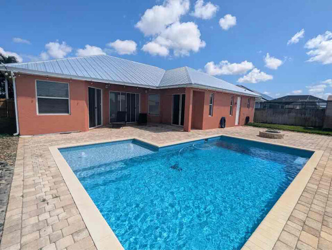 property at 359 SW Kestor Dr