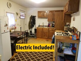 532 Clay Hill Rd in Johnson, VT - Building Photo