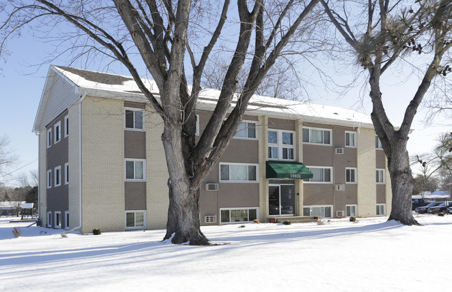 Southwind Apartments in Bloomington, MN - Building Photo - Building Photo