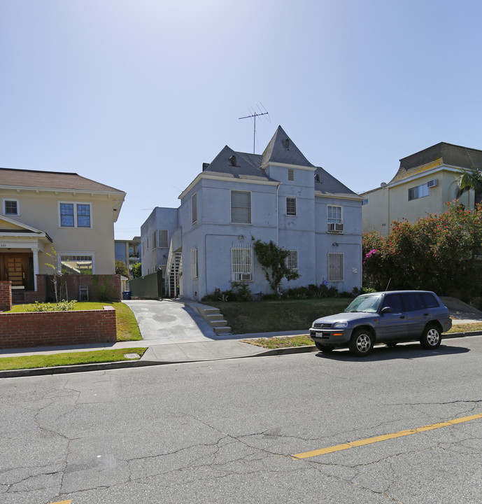 324 S Norton Ave in Los Angeles, CA - Building Photo