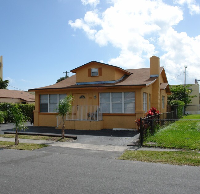 19 SW 6th St in Dania Beach, FL - Building Photo - Building Photo