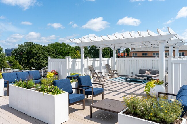 Harbor Hill Apartments