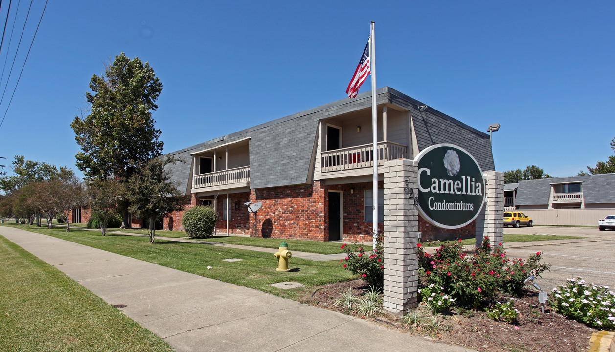 Camellia Condominiums in Lafayette, LA - Foto de edificio