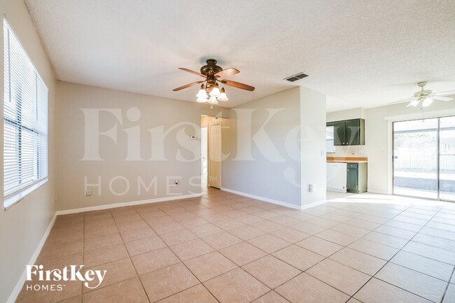 3208 Buckland St in Deltona, FL - Foto de edificio - Building Photo