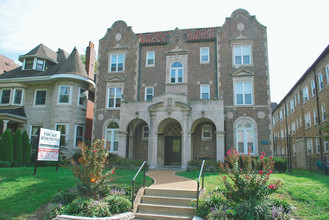 Toronto Parcade Apartments in St. Louis, MO - Building Photo - Building Photo